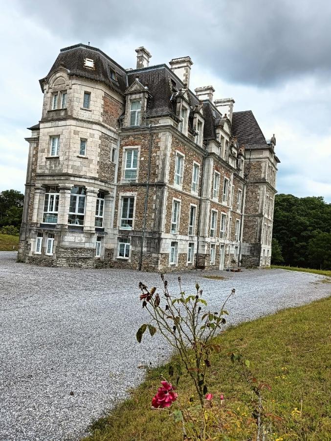 Chatescos - Estudio En Chateau Esterno foto