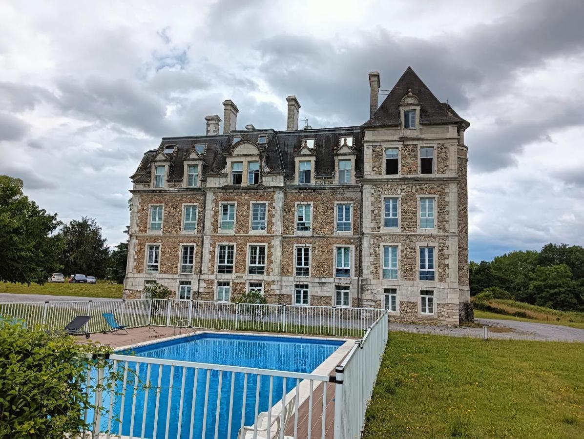 Chatescos - Estudio En Chateau Esterno foto