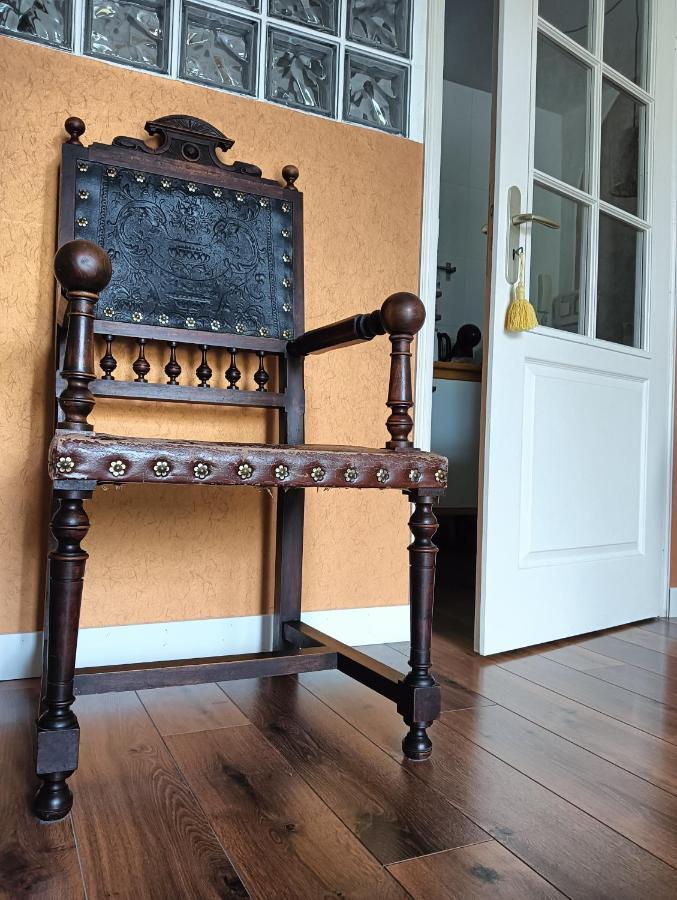 Chatescos - Estudio En Chateau Esterno foto